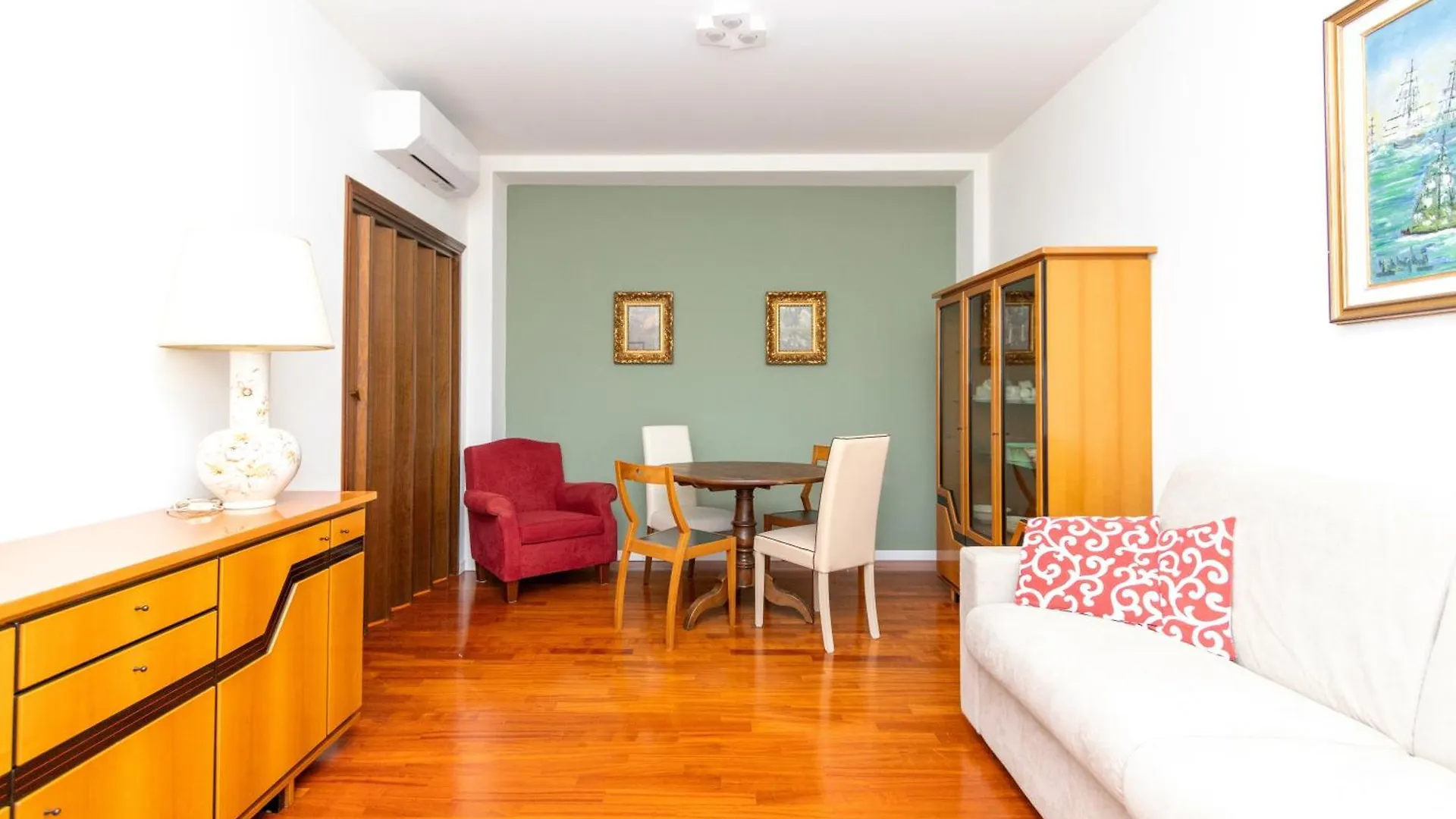 Modern Suite With Balcony And Park View 米兰 公寓